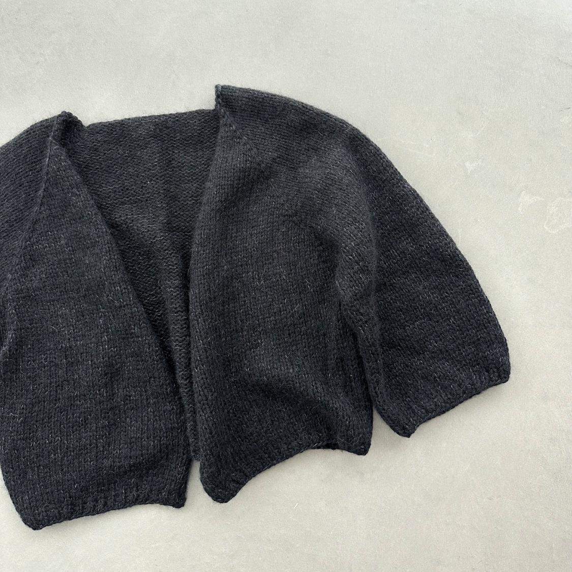 Stickmönster - Rookie Raglan Cardigan - Wool n Wonder